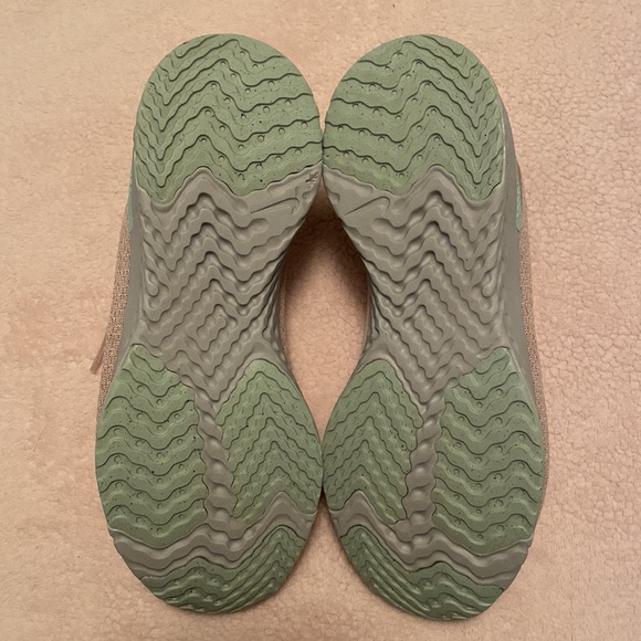 EUC Woman’s Nike Odyssey React - Picture 6 of 7